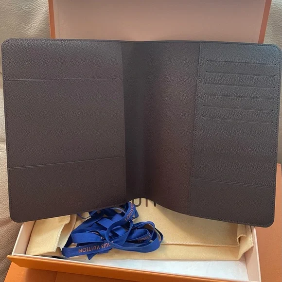 Sold❌❌Louis Vuitton Desk Agenda Cover
❣️❣️In High Demand❣️❣️ - Picture 4 of 16